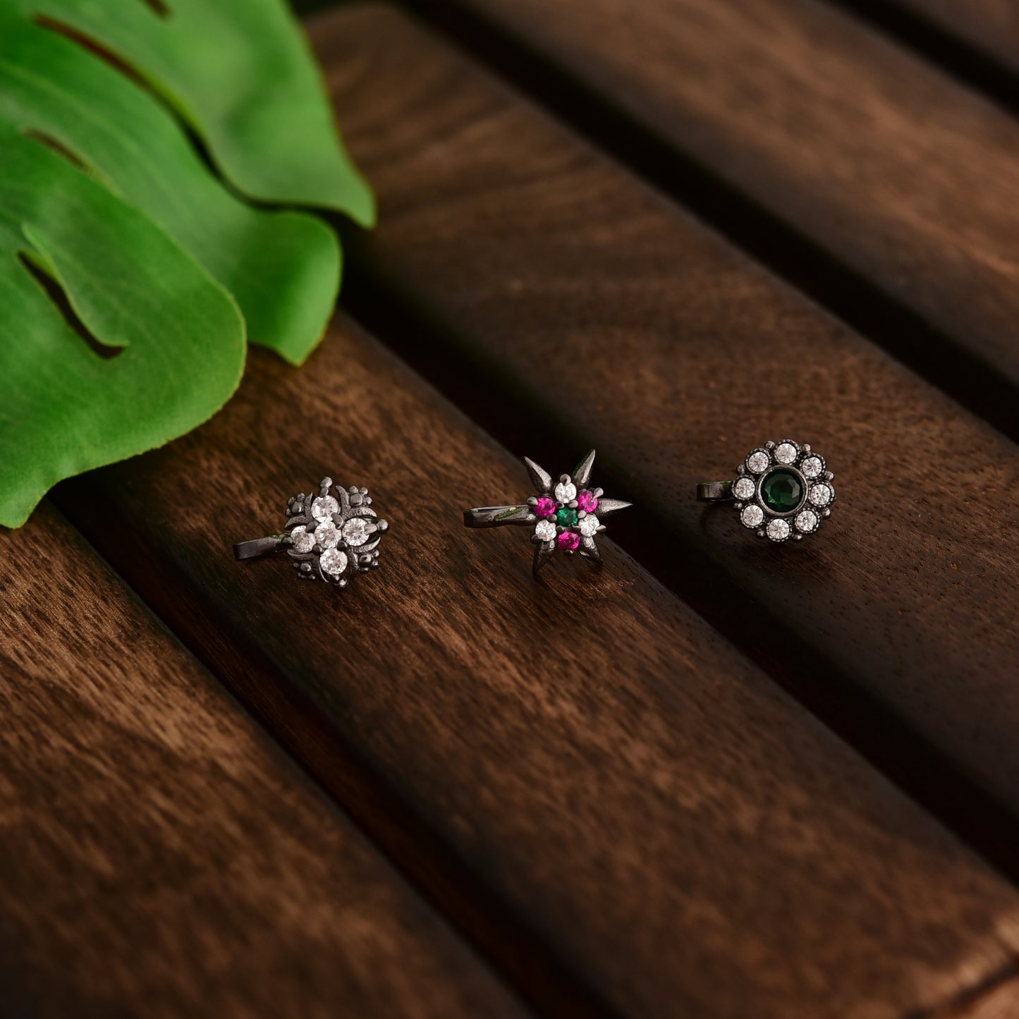 여성을 위한 Tanusha Jewels Z-블랙 폴리시 클립 온 노즈핀 || 3팩